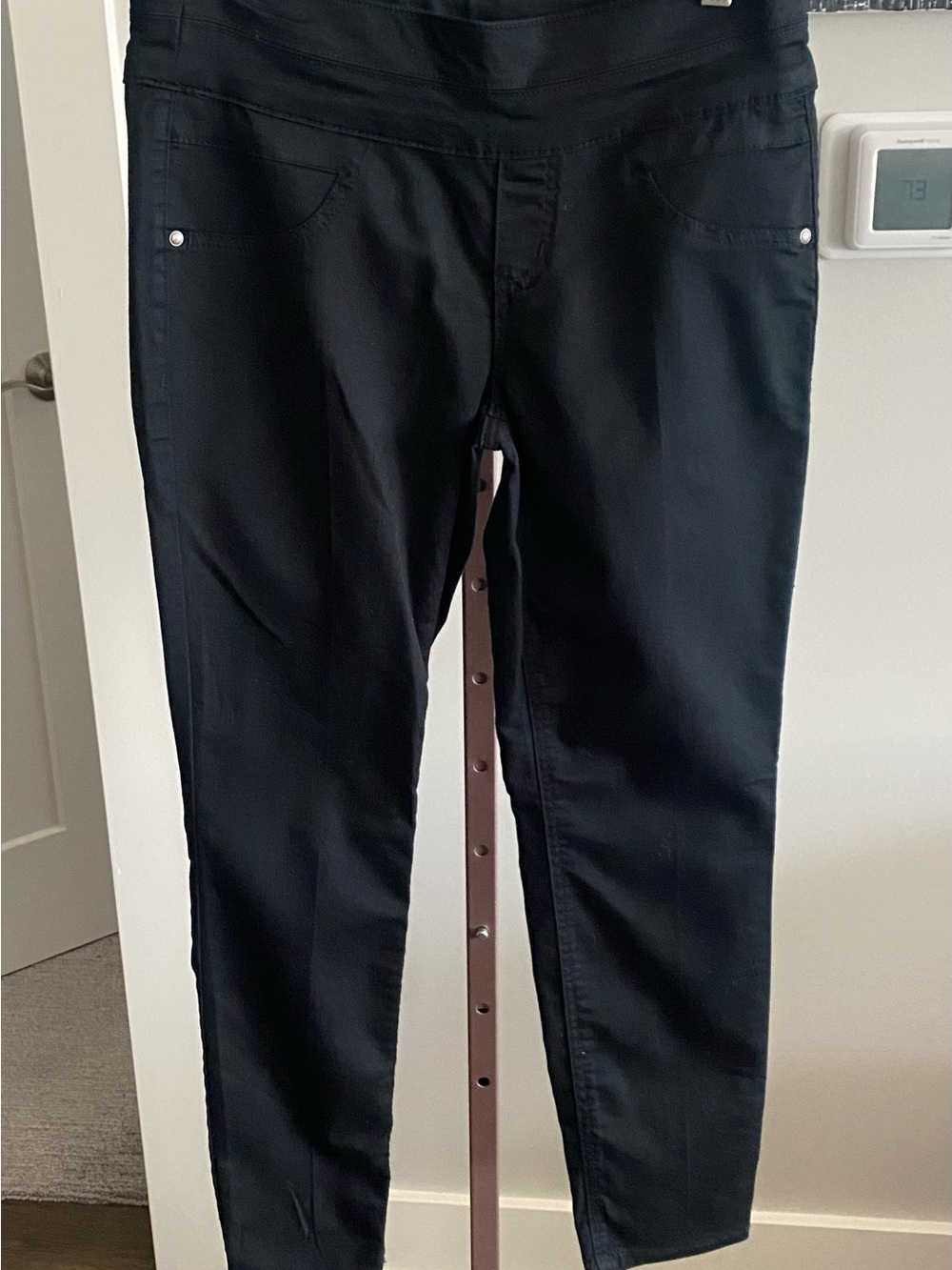 Style & Co. Black Ankle Pant with light tummy control Size 4